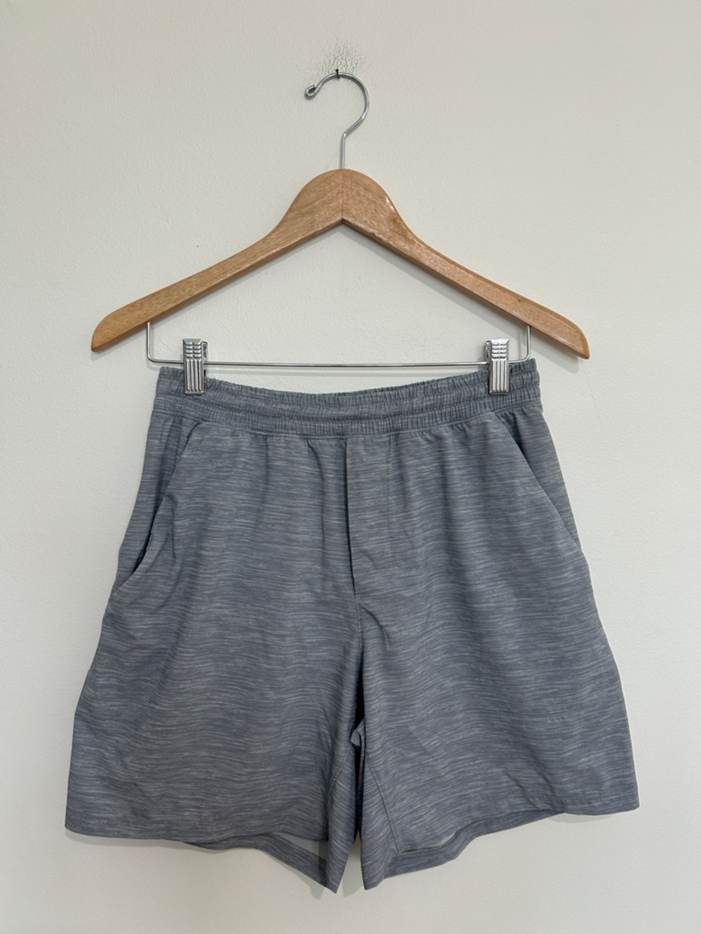 Lululemon Men’s Pacebreaker Shorts Heather Gray Size Medium EUC‎
